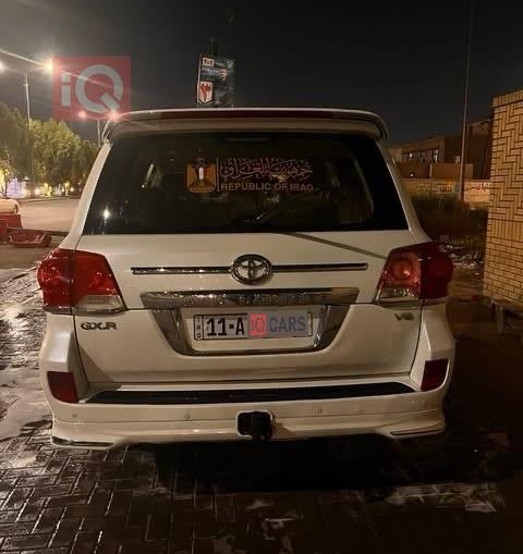 تۆیۆتا لاند کروزەر